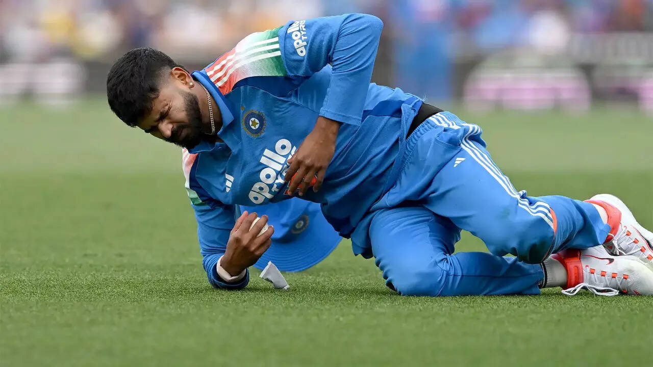 Shreyas Iyer was admitted into the ICU of a Sydney hospital as he continued to recover from a severe fall during the third ODI against Australia. (Getty Images)  Shreyas-Iyer-2810-Getty