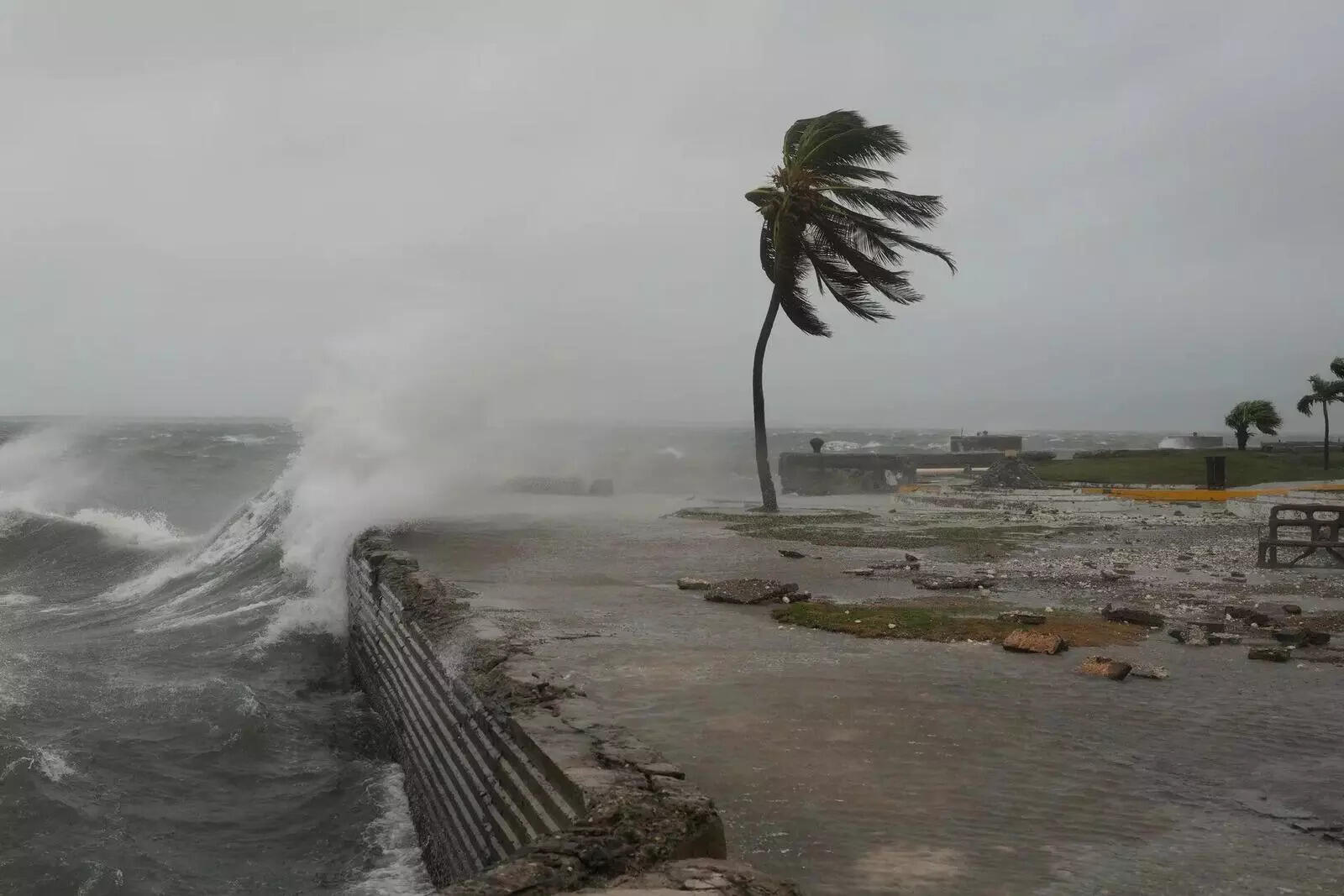 Waves splash in Kingston, Jamaica, as Hurricane Melissa approaches (AP image) Waves splash in Kingston, Jamaica, as Hurricane Melissa approaches (AP image)