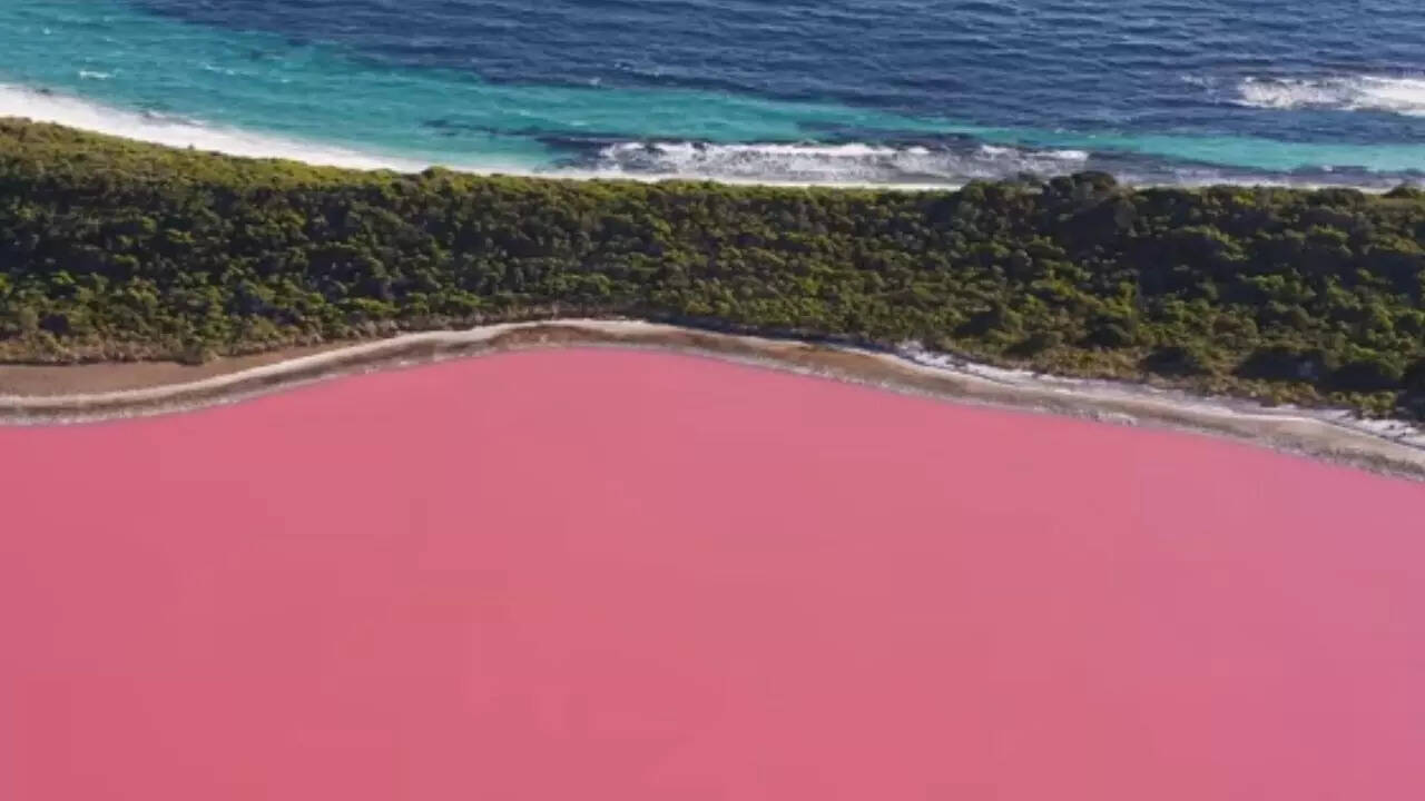 Image Credit: iStock Lake Hillier