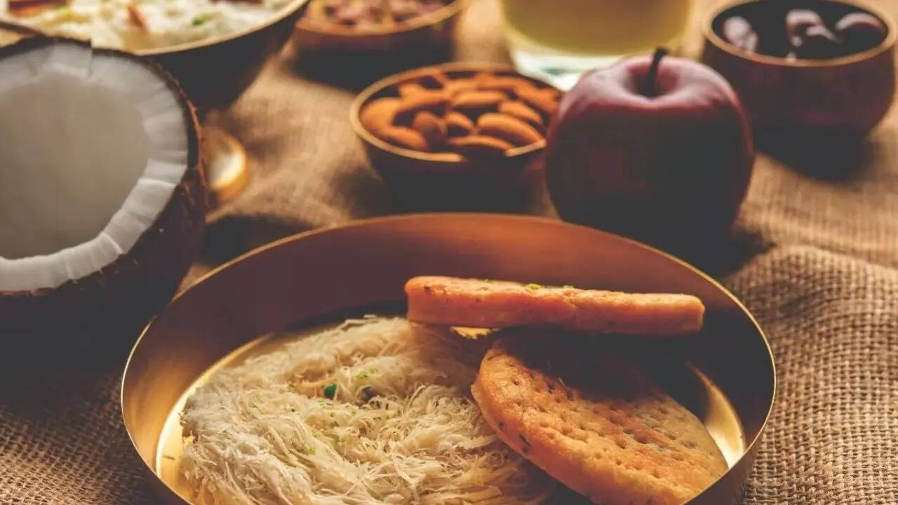 Once the fast ends, some women rush to eat heavy, fried, sweet foods in one go, as this sudden load can shock the digestive system, lead to bloating, or a sugar spike. How to avoid it: First, offer a sip of water or prasad liquid (light drink) to hydrate. Then, break your fast gradually with light foods – soft fruits, warm soup, and steamed items. Then gradually move to regular meals instead of stuffing yourself. Mistake 7: Overloading the evening meal (prasad) after the fast