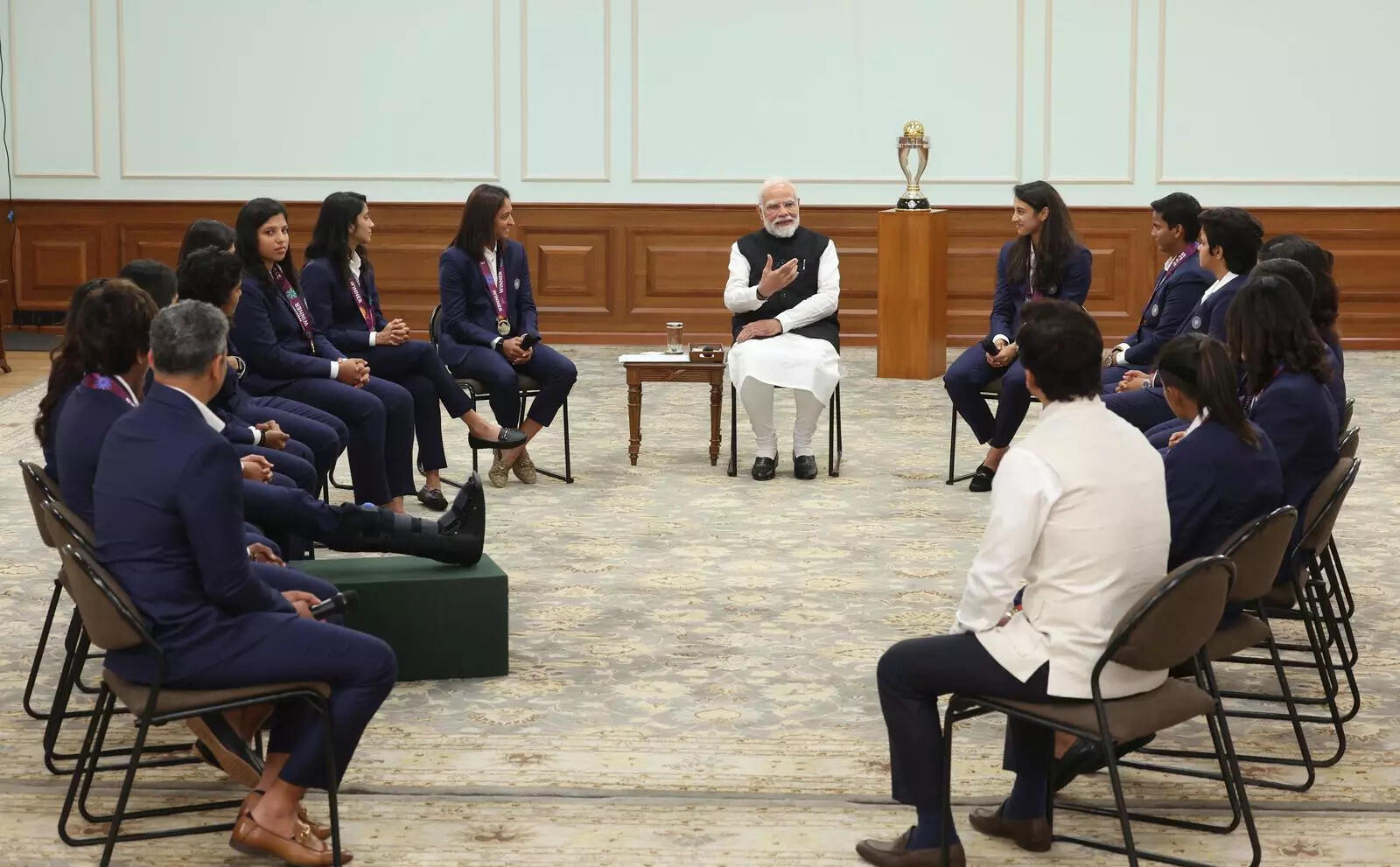 PM Modi hosts Team India