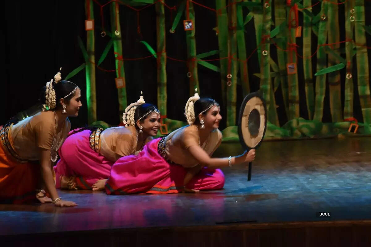 Glimpses of ‘Shrishti Pralay’ — production by Sharmila Biswas and Odissi Vision & Movement Centre from Kolkata Glimpses of ‘Shrishti Pralay’ — production by Sharmila Biswas and Odissi Vision & Movement Centre from Kolkata