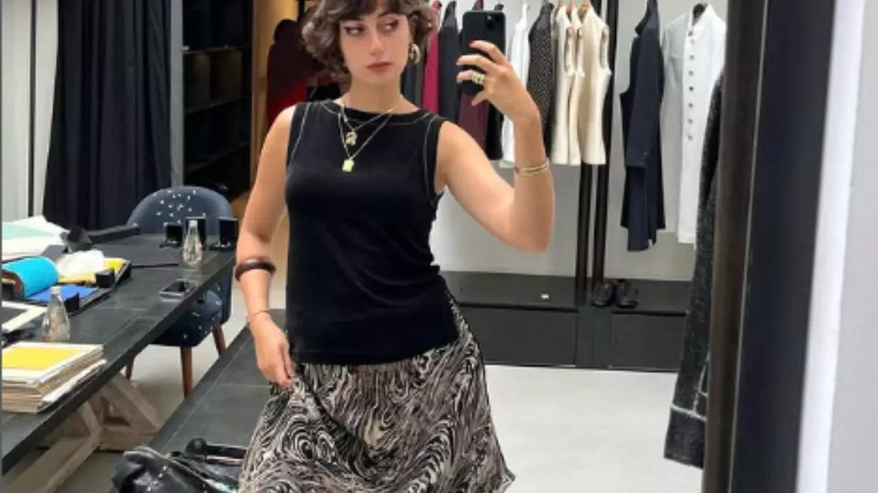 Instagram/ramaduwaji Free-flowing clothes