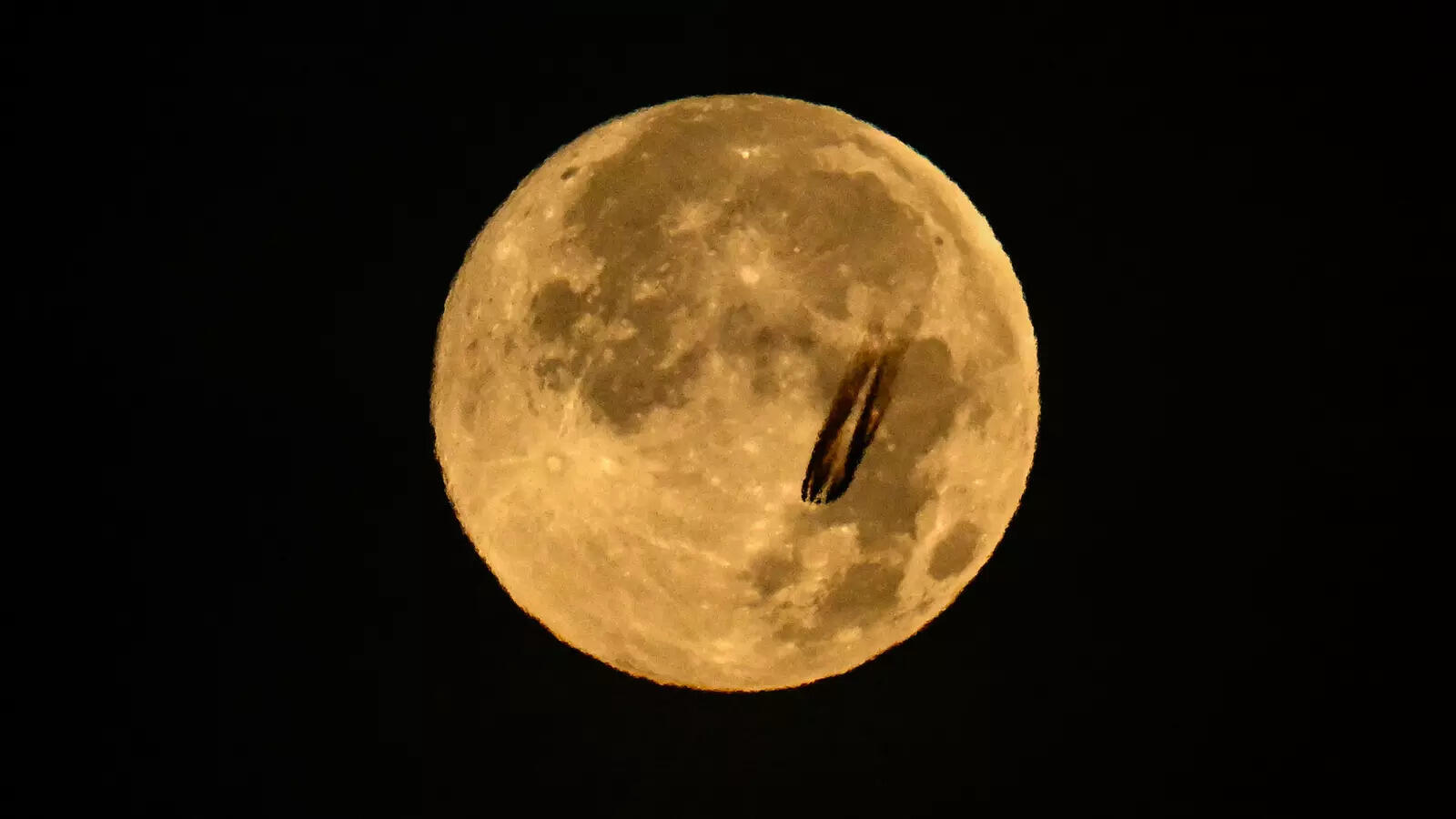 Photo by KIRILL KUDRYAVTSEV/AFP via Getty Images Beaver Moon in Germany