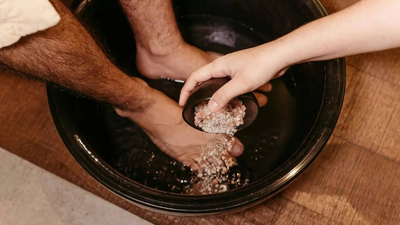15-minute Japanese foot soak. (Image credits: Canva)