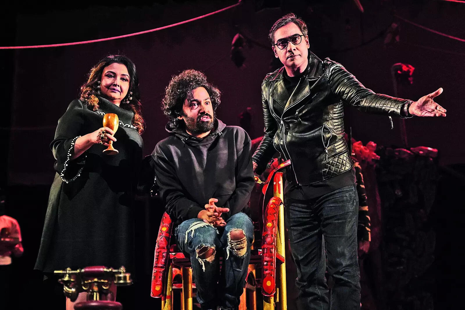 Kaushik, Reshmi and Riddhi Sen will stage Hamlet at the Nandikar Theatre Festival p3_ss_Hamlet (2)