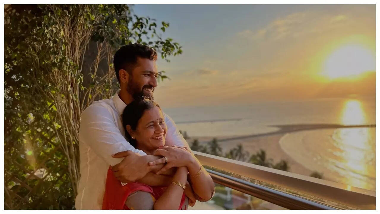 Inside Katrina and Vicky's Juhu House (4)