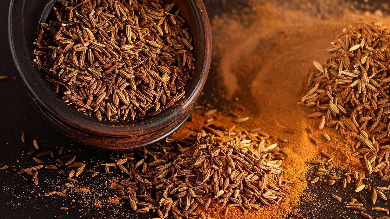 How to identify fake cumin seeds at home