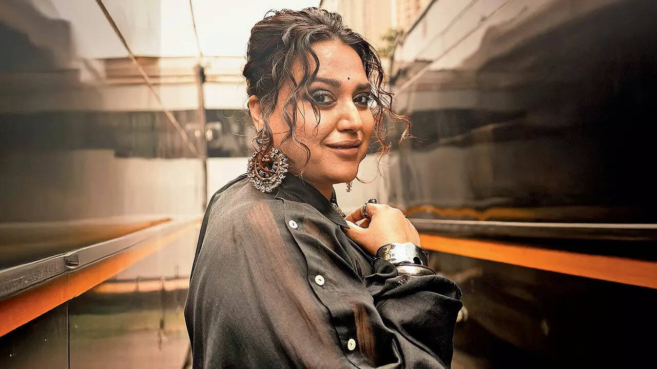 Actualmente vista en Pati, Patni Aur Panga con su esposo Fahadh Ahmed, Swara agregó que esta es probablemente la primera vez que recibe una respuesta positiva en las redes sociales. Actualmente vista en Pati, Patni Aur Panga con su esposo Fahadh Ahmed, Swara agregó que esta es probablemente la primera vez que recibe una respuesta positiva en las redes sociales.