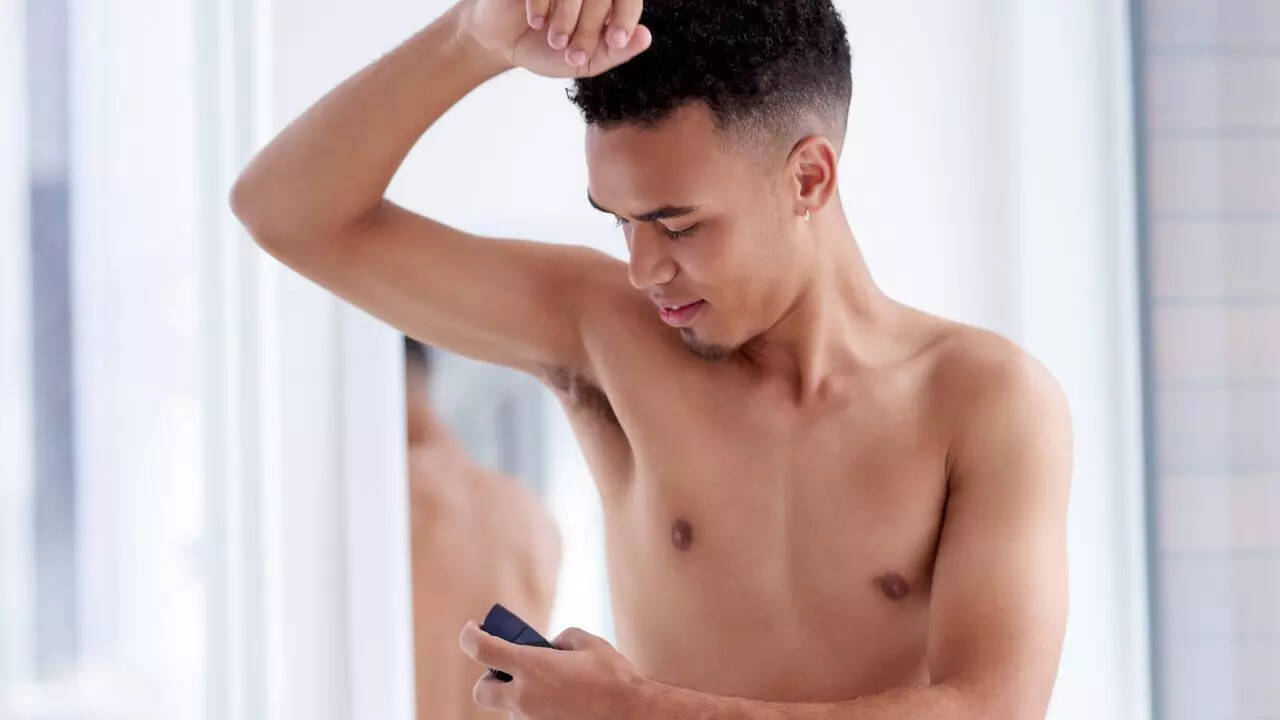 Hormones and stress intensify body odour