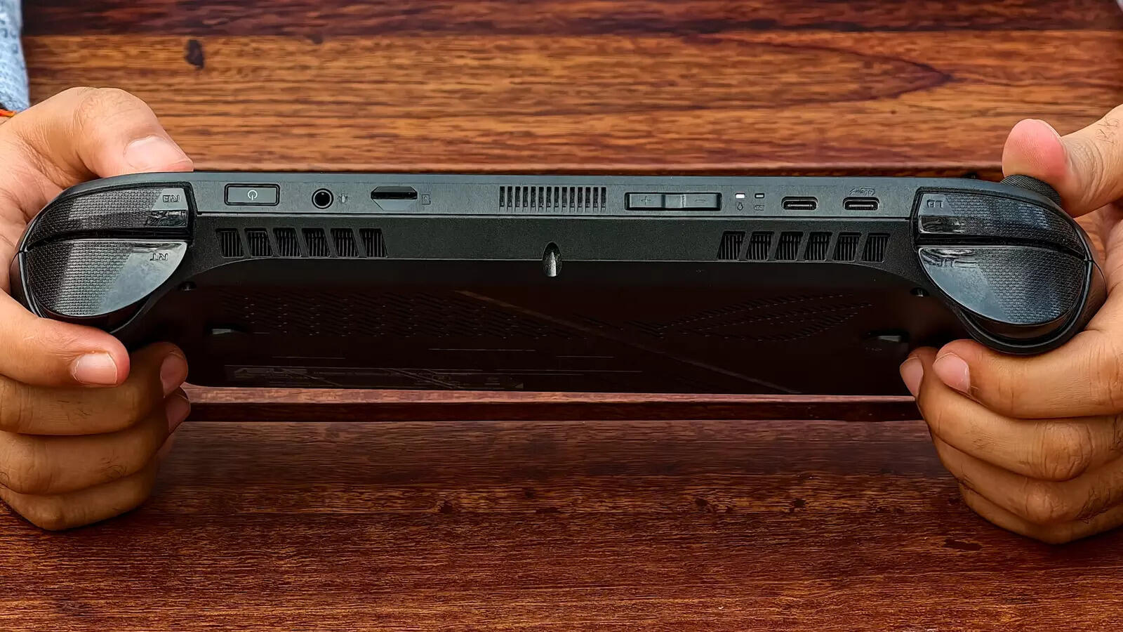 Two programmable back buttons positioned just slightly too far from natural thumb reach—not a dealbreaker, but easy to forget they exist because accessing them requires deliberate hand adjustment.