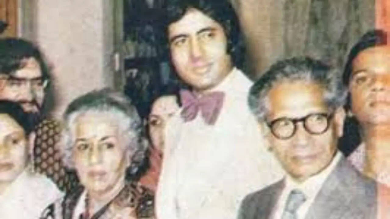 Amitabh Bachchan with his father and mother