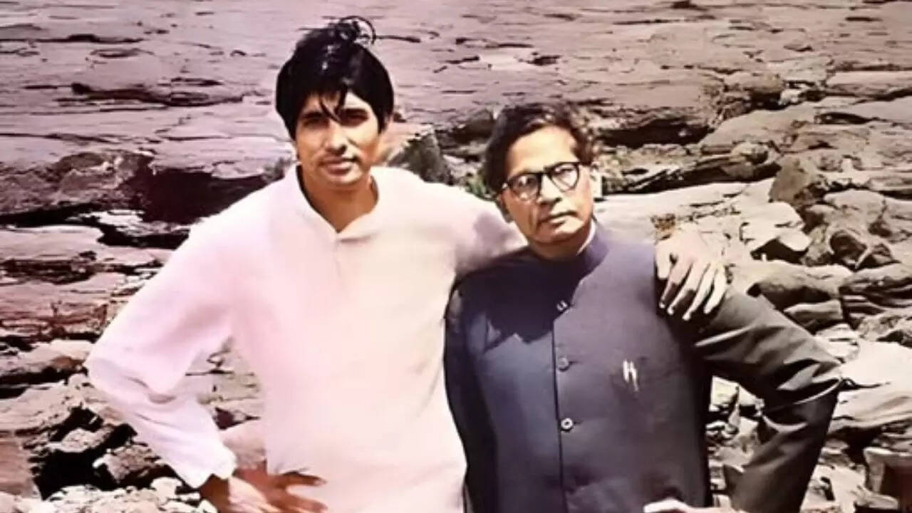 Amitabh Bachchan with his father