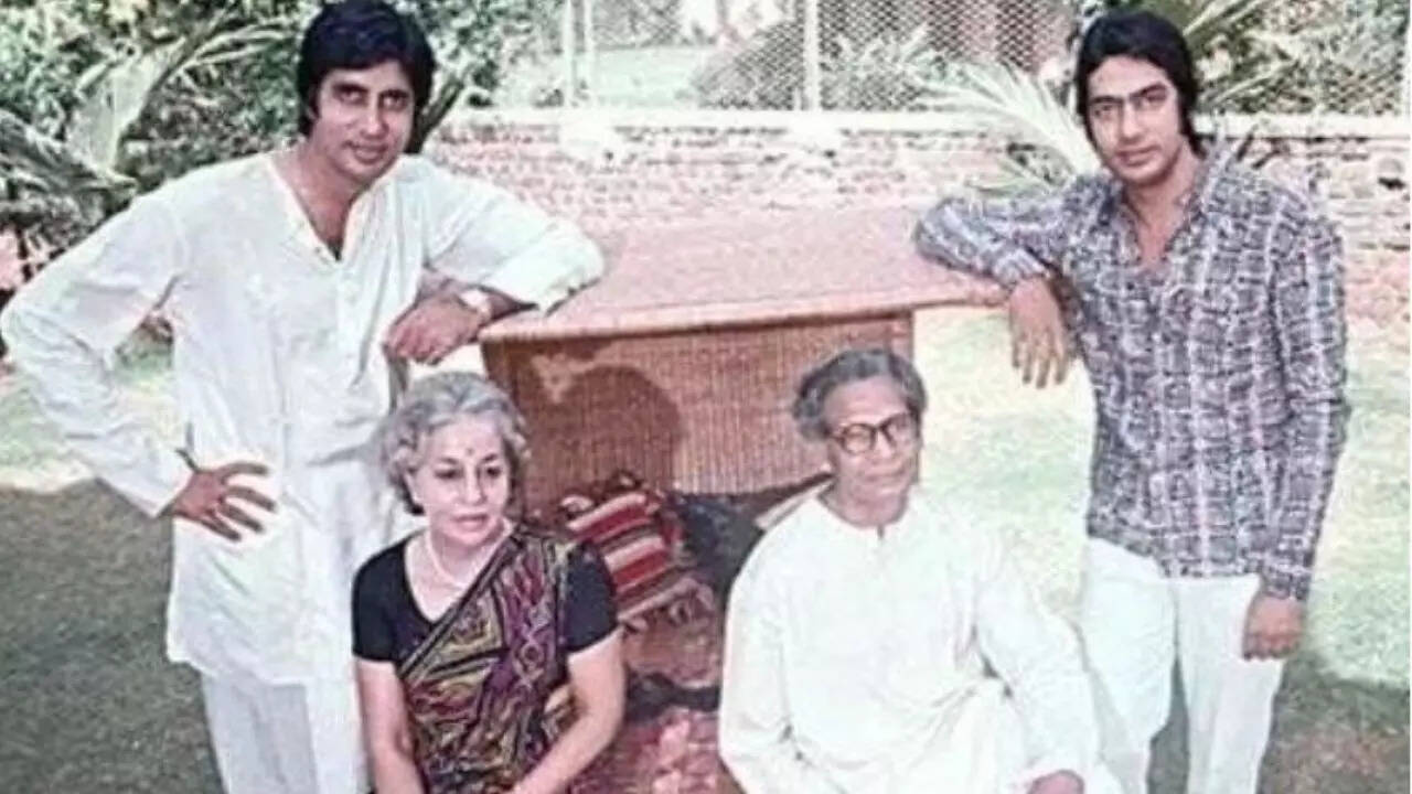 Amitabh Bachchan with his family