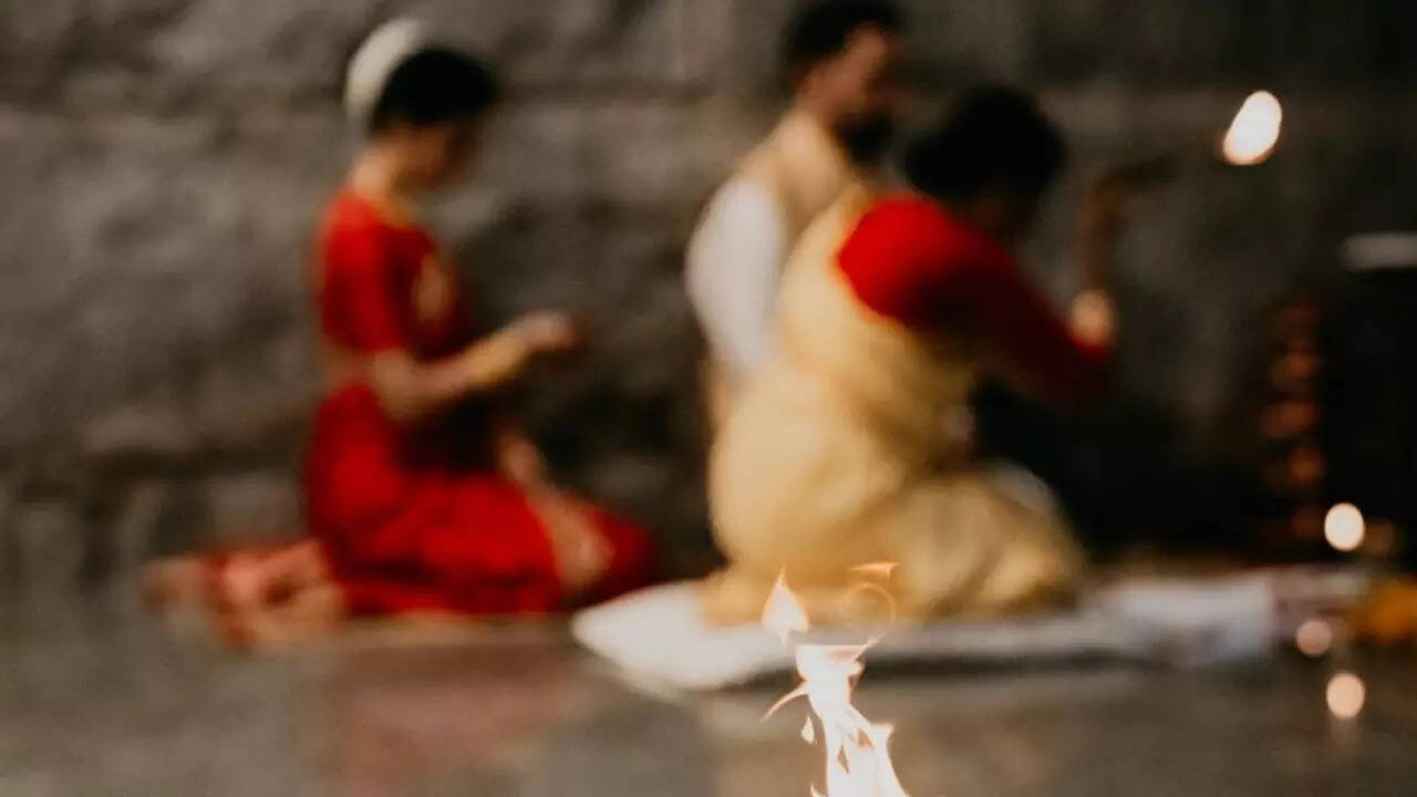 மீண்டும்