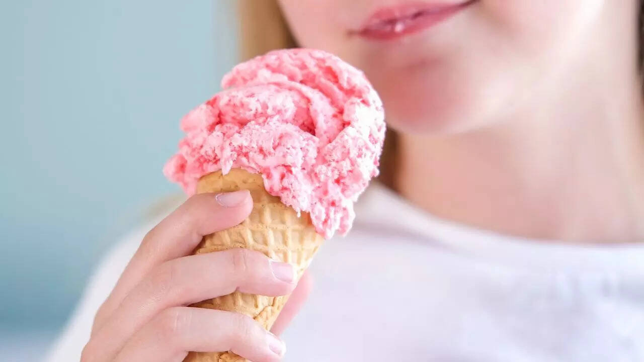 Strawberry lovers and personality sensitivity