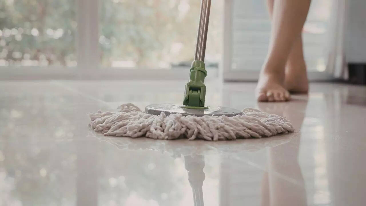 पोछा लगाते समय आवश्यक तेल इतना अच्छा क्यों काम करता है?