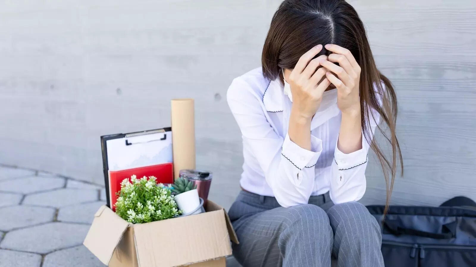 Woman fired for arriving 40 minutes early, court sides with company