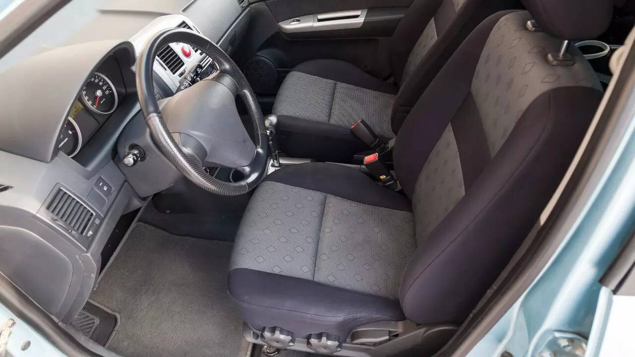 மிதமான சோப்பு மற்றும் வெதுவெதுப்பான நீர் முறை ஆழமான கறைகளை ஏன் எளிதாக நீக்குகிறது