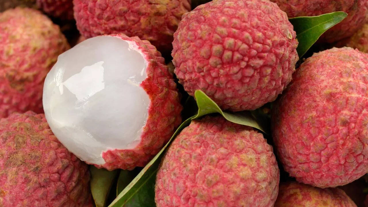 Micronutrients of snake fruit and litchi fruit