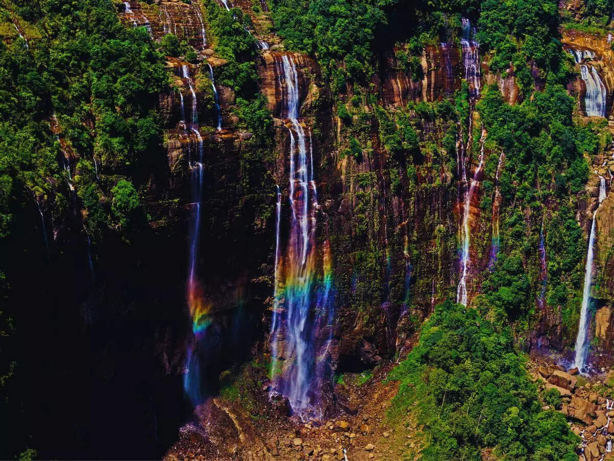 Nohsngithiang Falls, Meghalaya