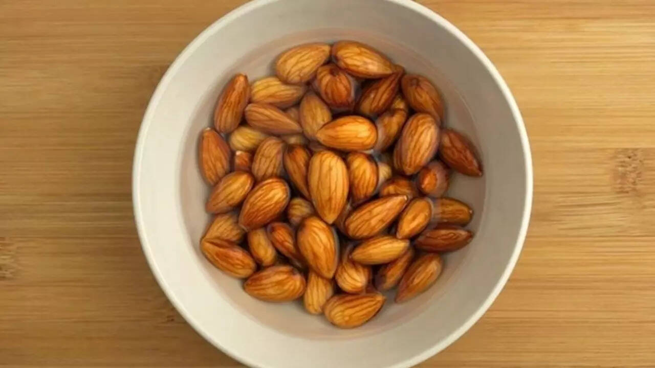 The skin of almonds adds extra dietary fiber, as well as compounds that feed beneficial gut bacteria. Almond skins contain prebiotic fibers and phenolic substances that improve the intestinal microbiota profile. Having a richer gut microbiome helps with digestion, reduces gut inflammation, and supports overall immune health. Eating the skin also may help the gut transit time, keeping things moving more smoothly.