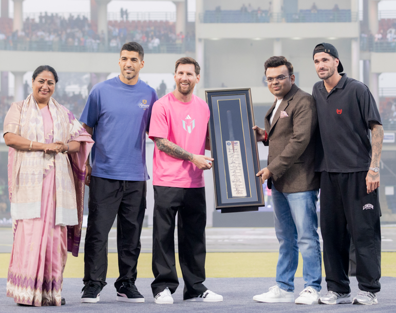 जय शाह ने लियोनेल मेस्सी को बल्ला दिया