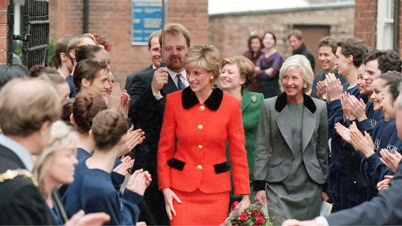 Pinterest) Diana in Ronit Zilkha design