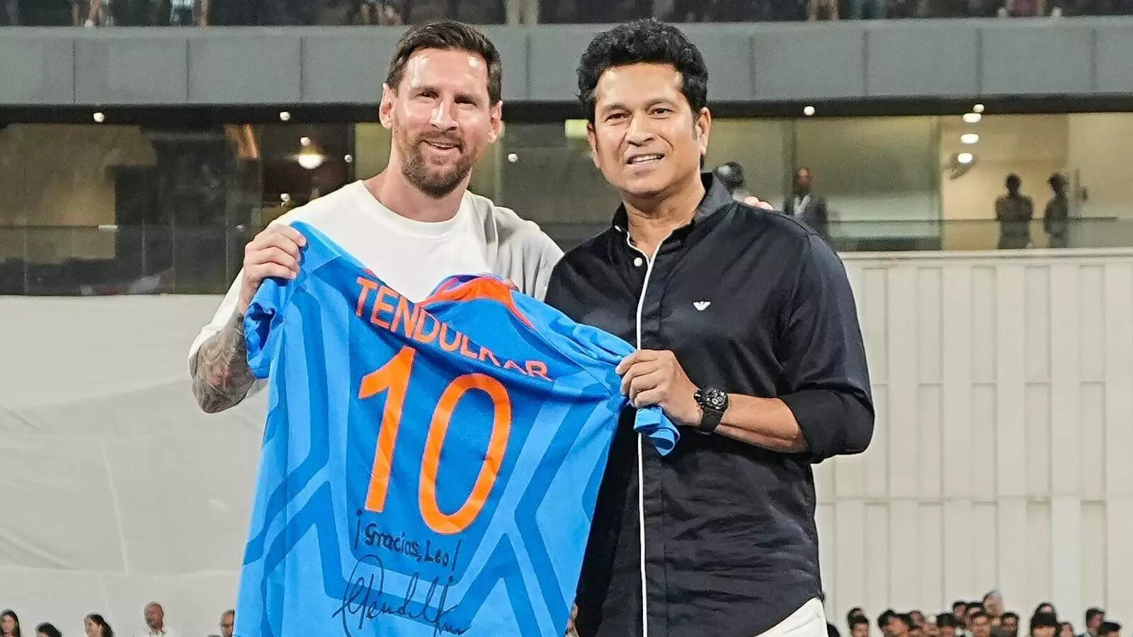 Sachin Tendulkar with Lionel Messi