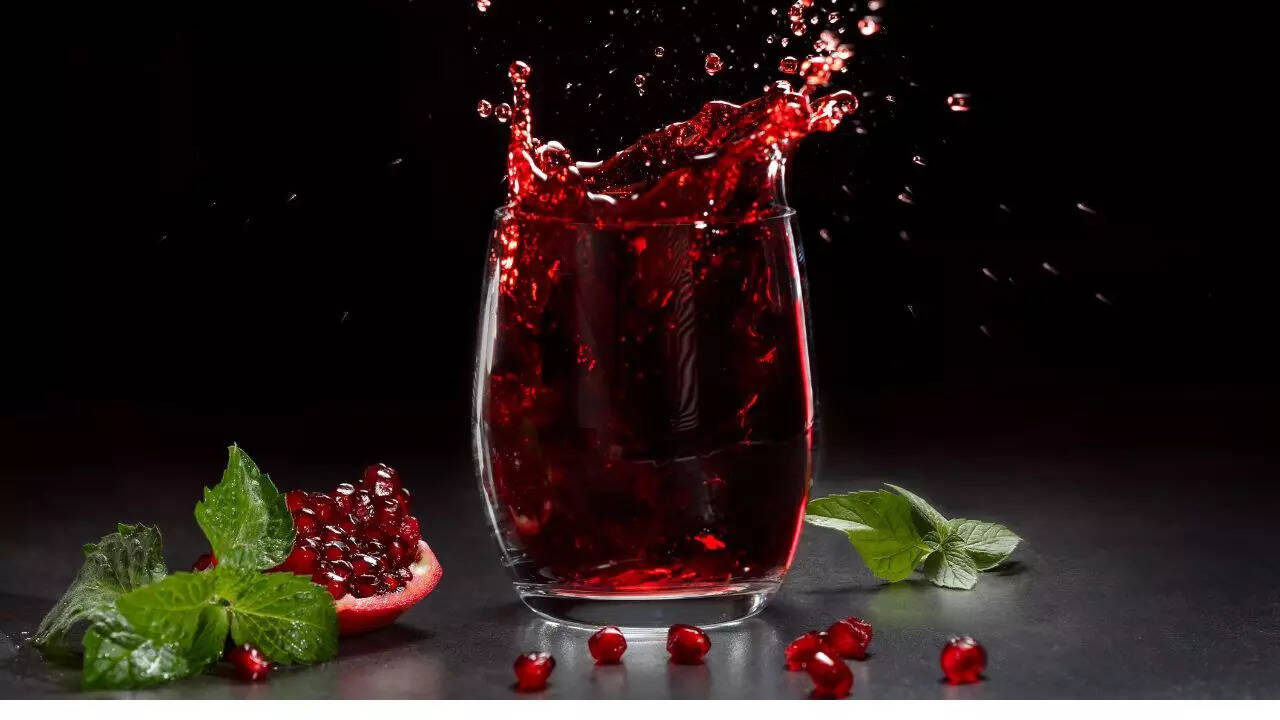 Pomegranate juice and arterial plaque changes