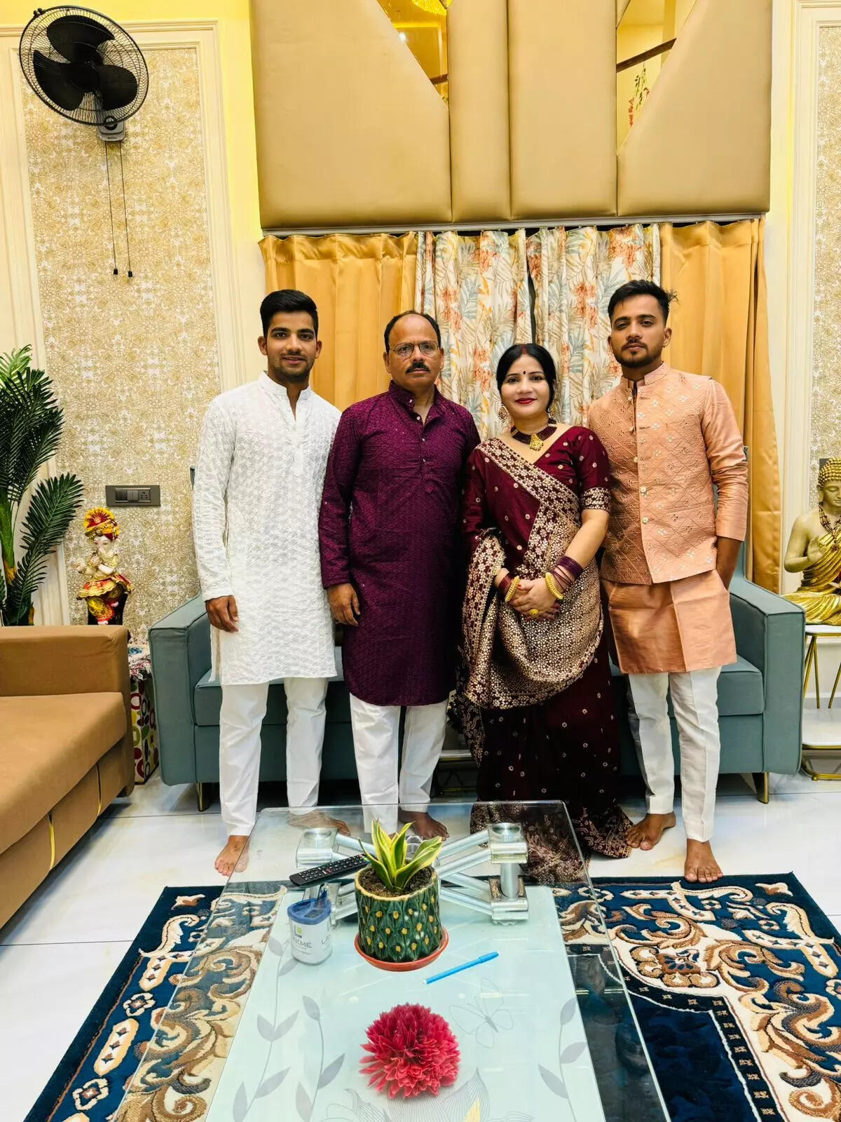 ​Akshat Raghuwanshi with family