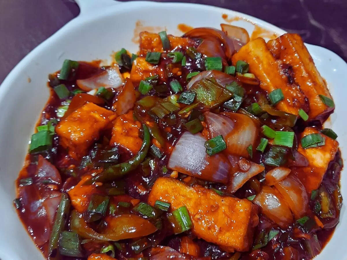 Hara Pyaz Desi Chinese Paneer