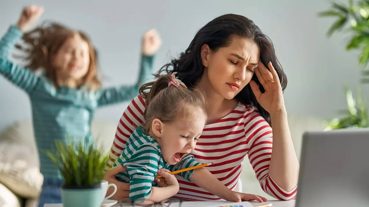 Holiday stress women (6)