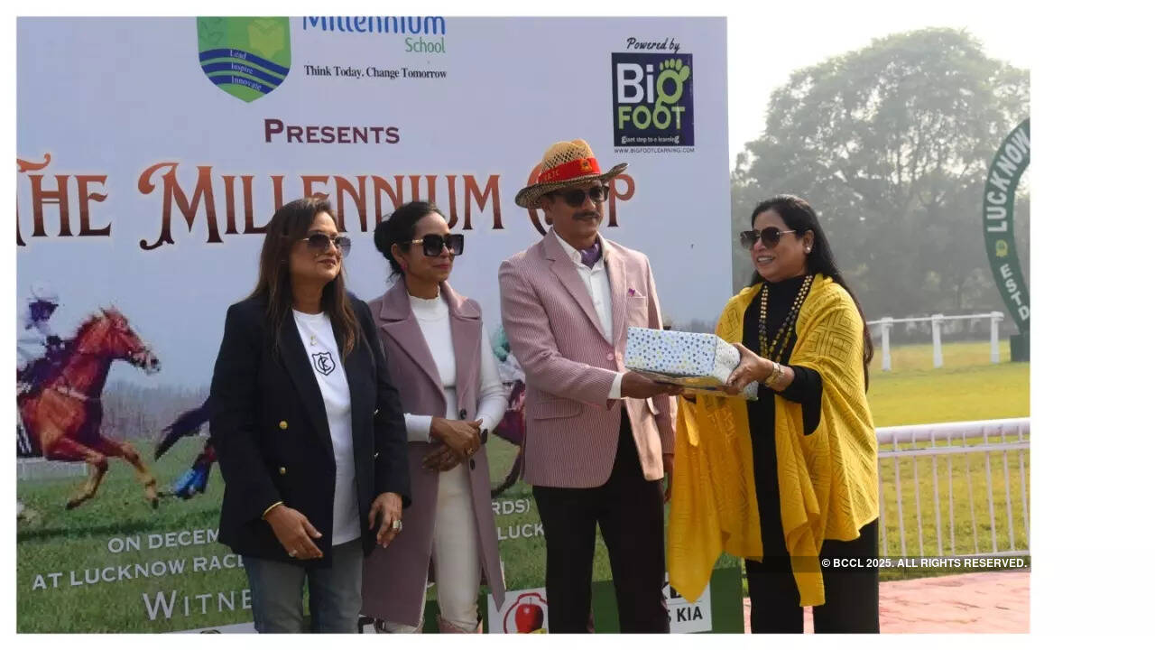 Sangeeta and Maj Gen Maneesh Kukrety with Pooja Chadha