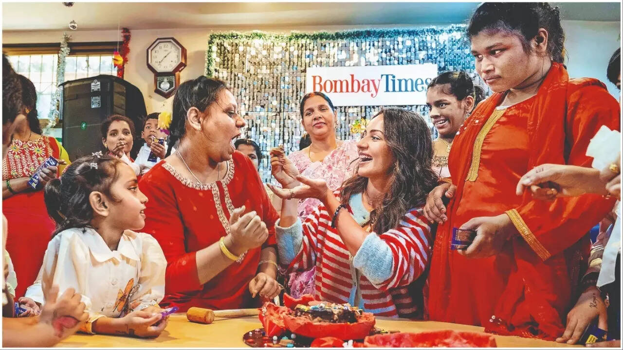 Rakul Preet Singh celebrates Christmas with the kids