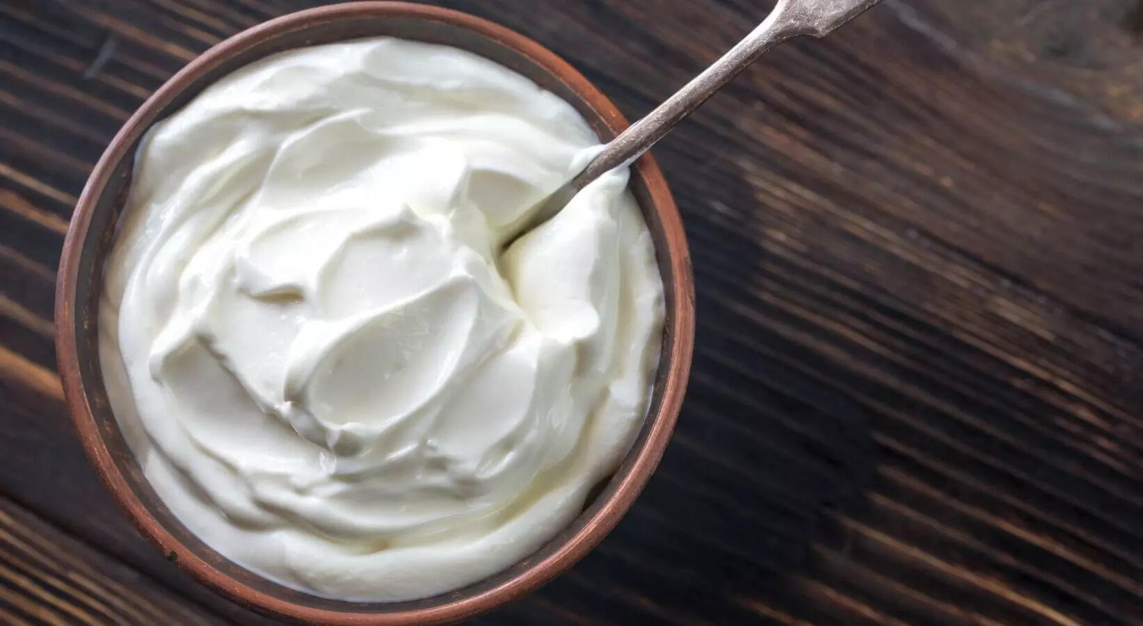 கிரேக்க தயிர், ஸ்கைர், தொங்கும் தயிர் மற்றும் தயிர் ஆகியவற்றுக்கு இடையே உள்ள புரத வேறுபாடுகள்