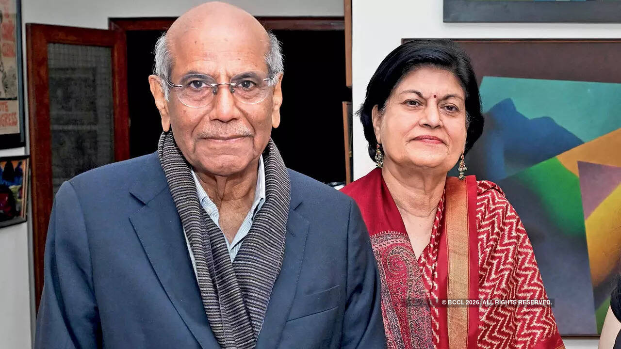 Shyam Saran (on left)