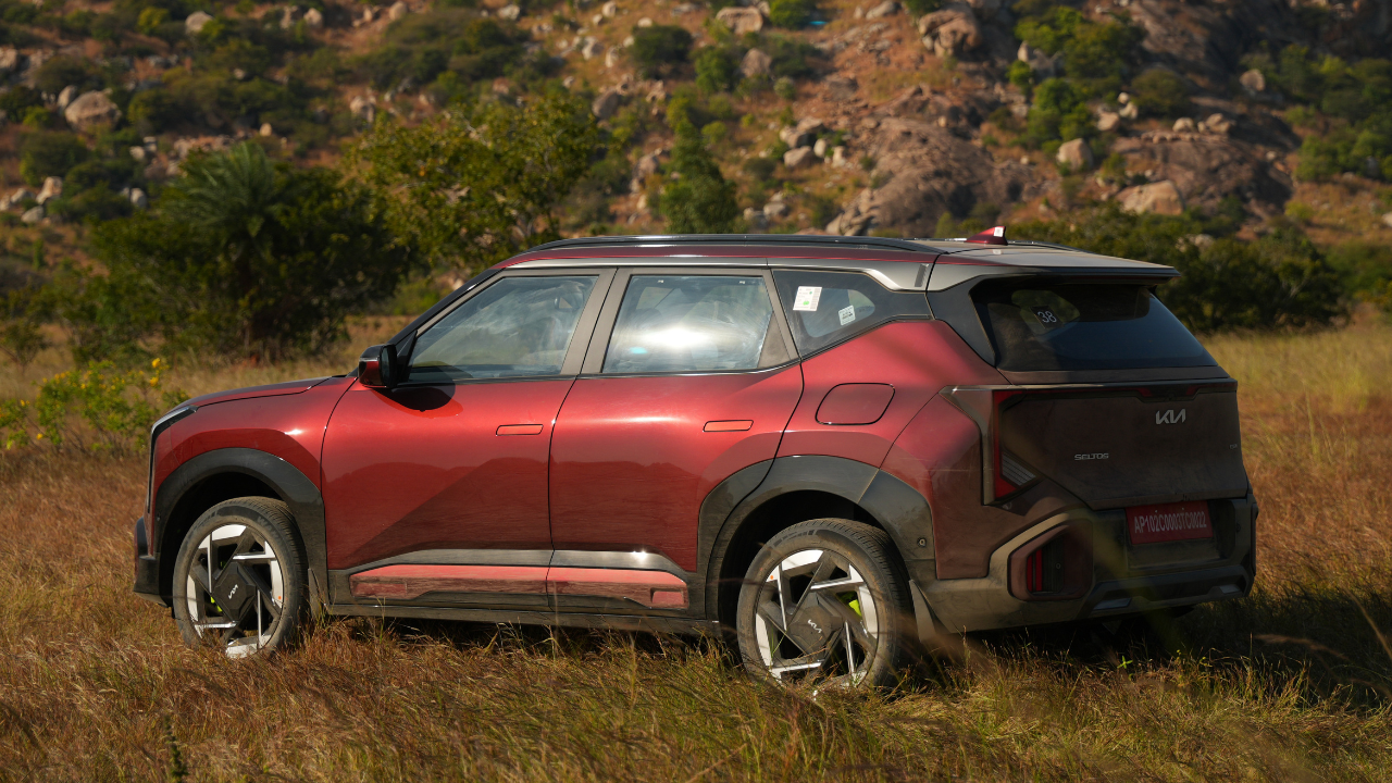 The new Seltos isbwider than its predecessor, and ground clearance has gone up to 200mm.