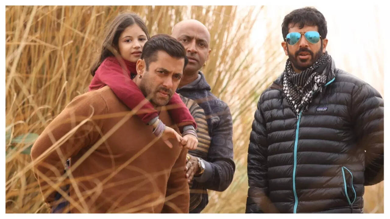 Salman with Kabir Khan on the set of Bajrangi Bhaijaan