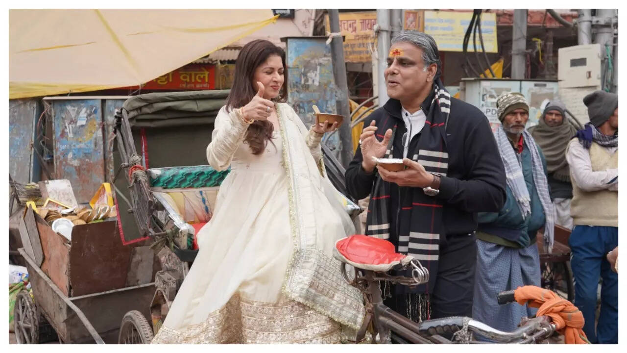 Bhagyashree with hubby Himalaya enjoying Banarasi chaat