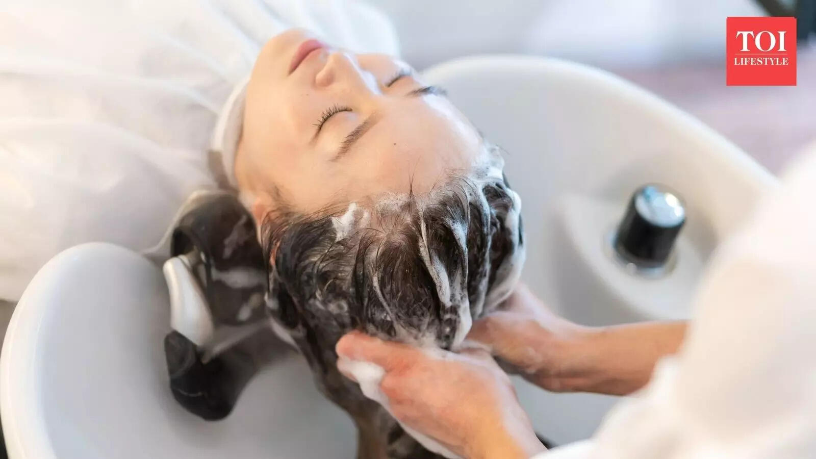 முடி கழுவுதல்