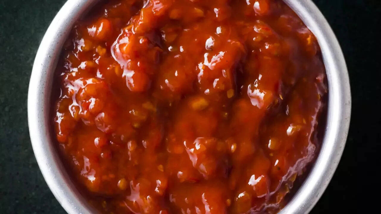 Preparation of Schezwan chutney