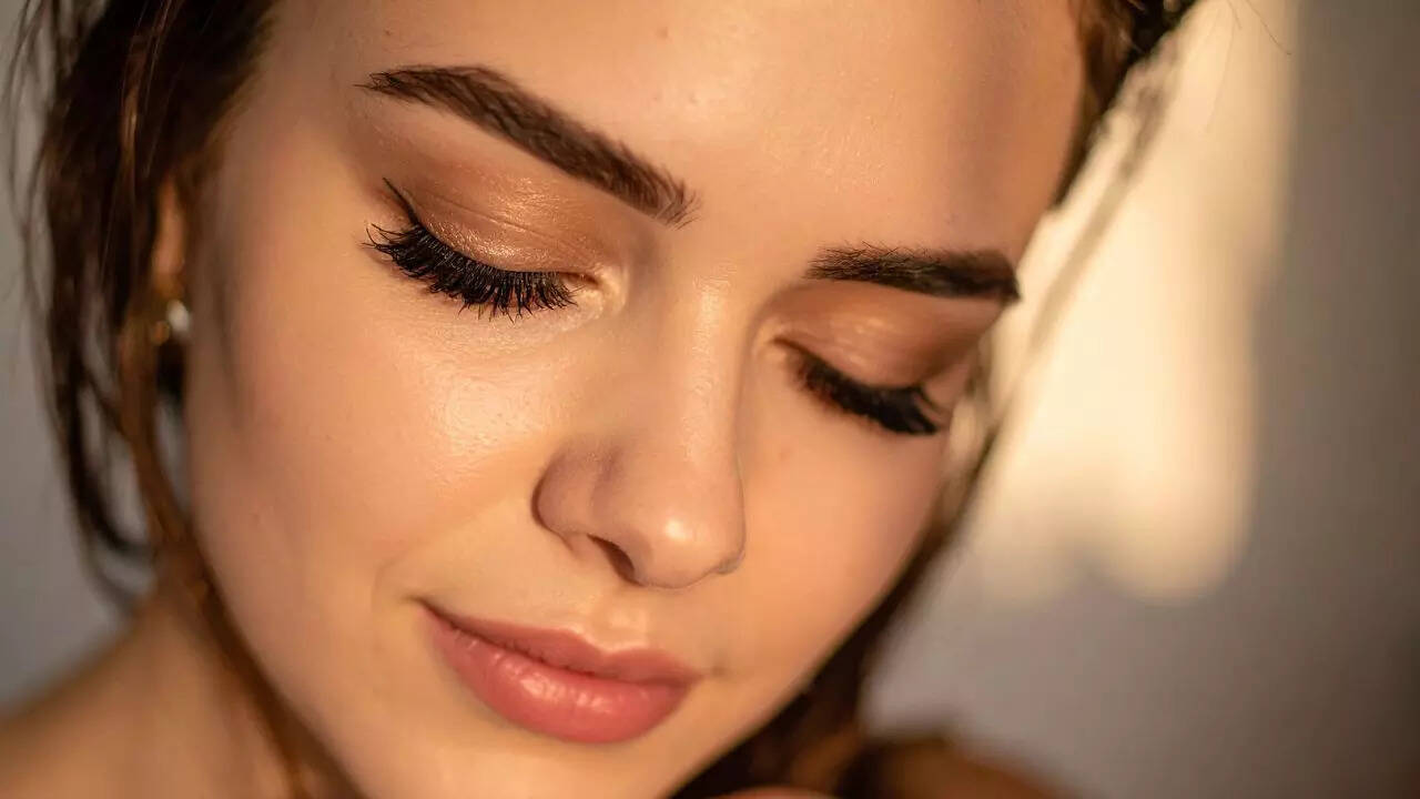 அகன்ற கண்கள்