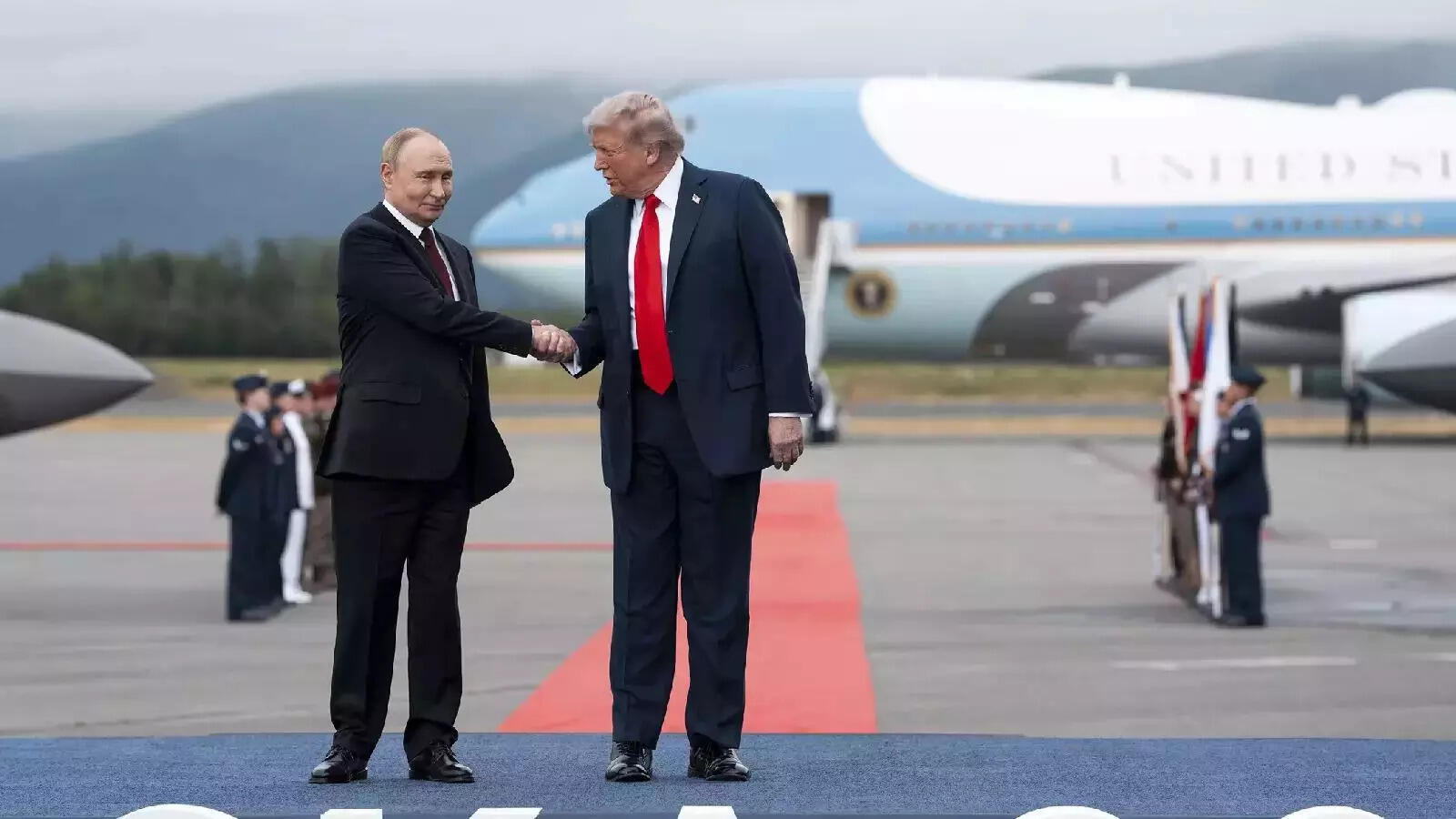 ​Trump's red carpet for Putin