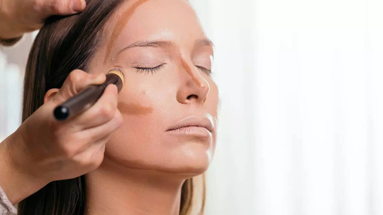 Why contouring and bronzing enhance facial definition