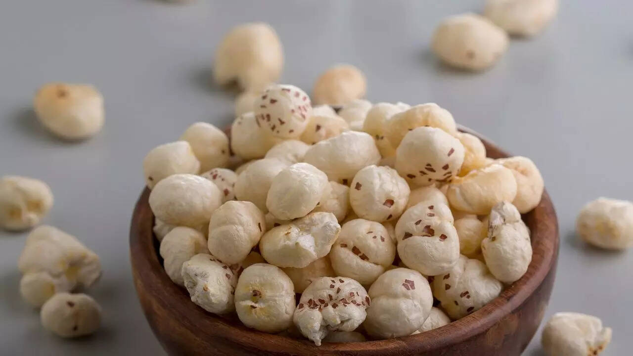 Roasted makhana helps control unnecessary snacking