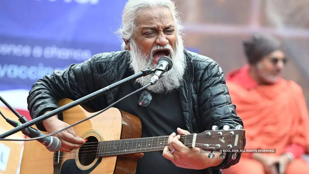 Rahul Ram, bassist of Indian Ocean band performing at the protest