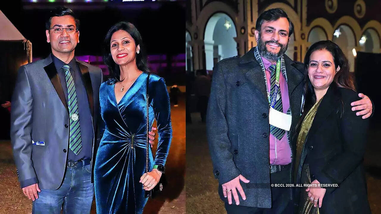 (L) Siddharth and Tanu (R) Sumit and Shilpi