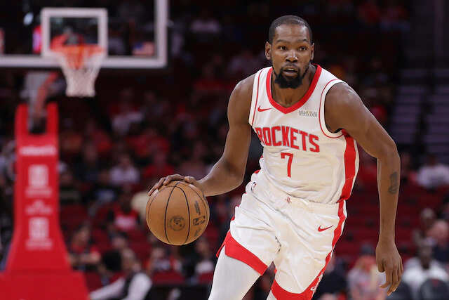 Kevin Durant met his friend after 17 years