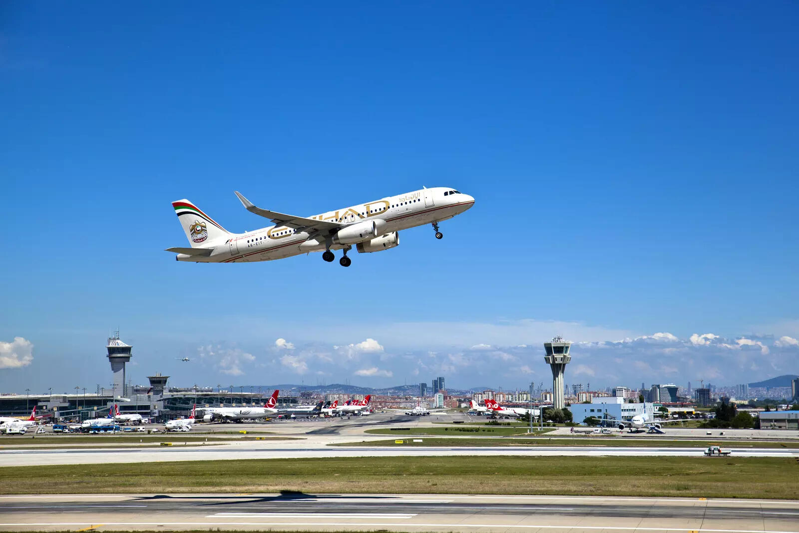 Van Abu Dhabi naar de wereld: hoe luchtvaartmaatschappij Etihad uit de VAE de veiligste ter wereld werd